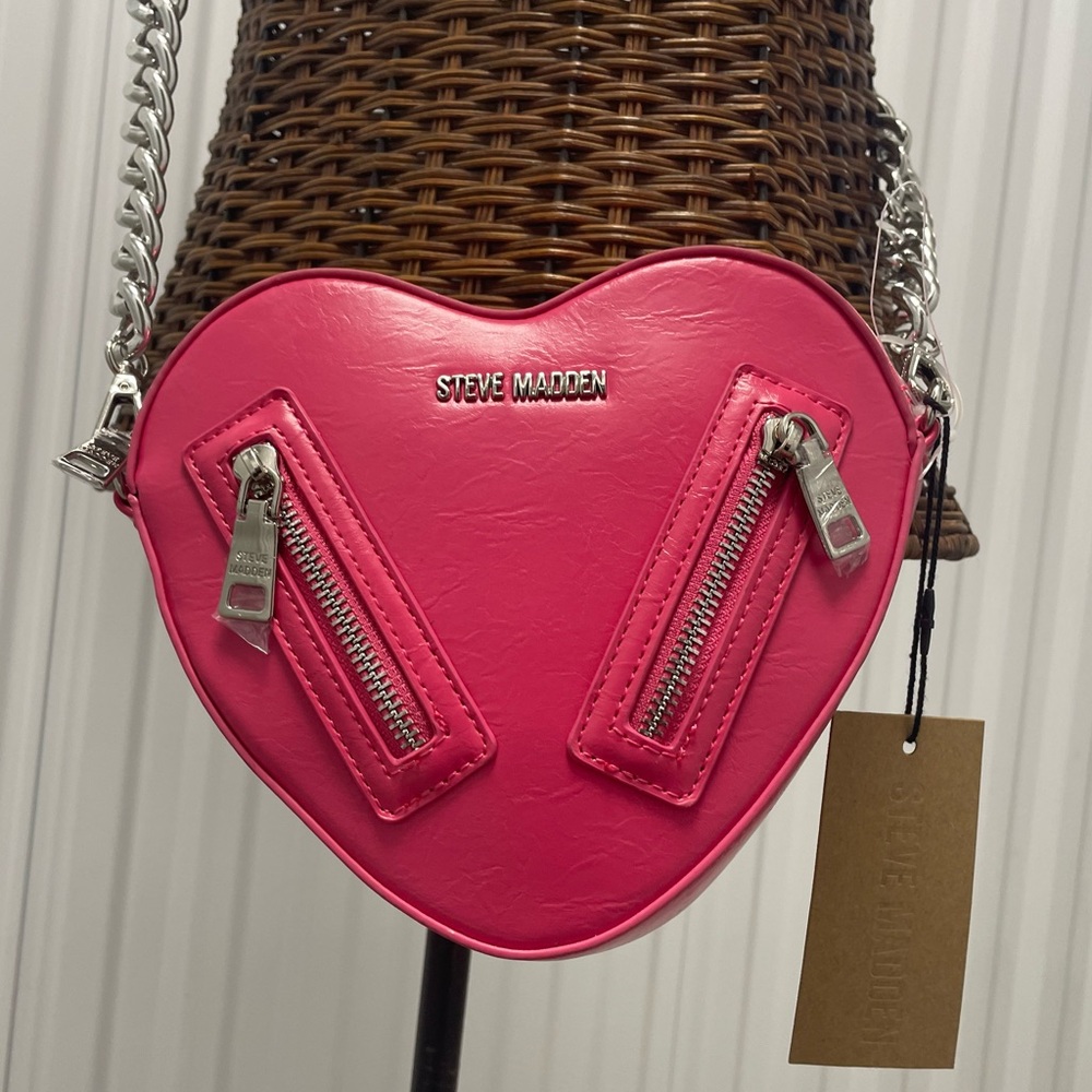 NWT Steve Madden Pink Blovie Heart Shaped Crossbody Chunky Silver Chain Accent